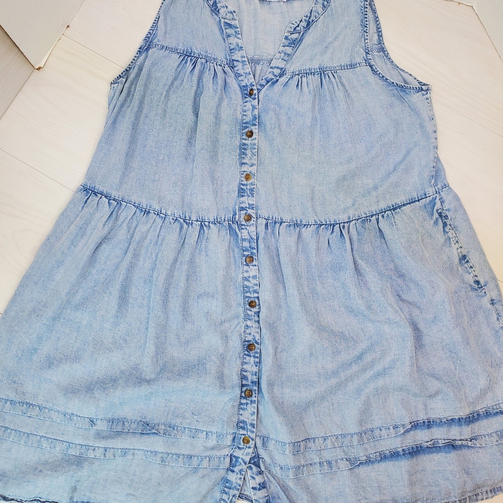 Jane + Delancey Women 1X Light Wash Lyocell Sleeveless Tiered Babydoll Tunic Top - Picture 2 of 9